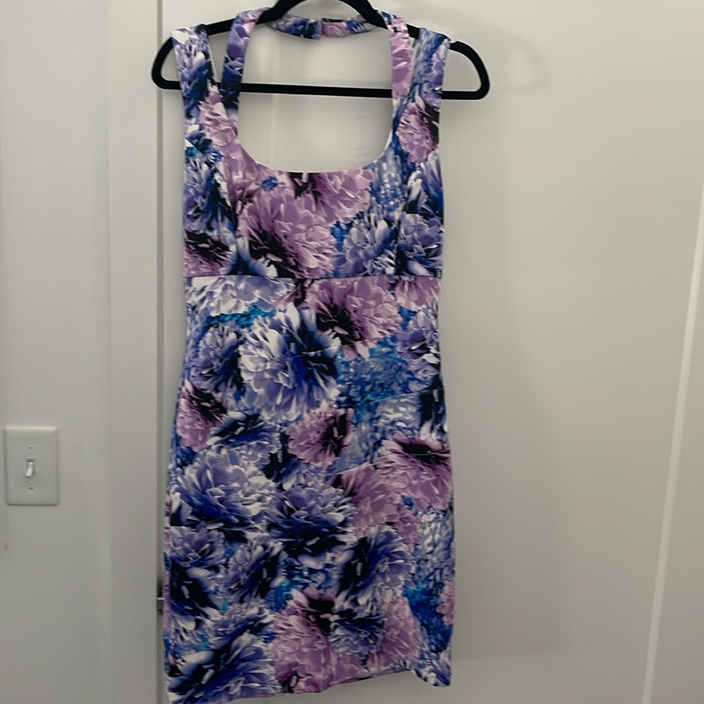 Beautiful Guess bodycon flower dress!